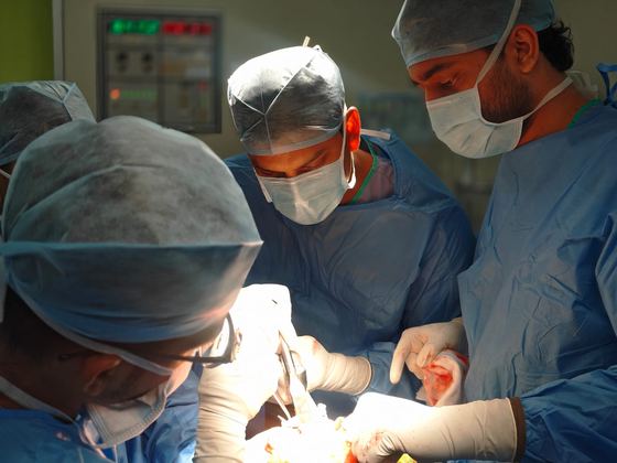 Dr. Shivaji Kolli, orthopaedic surgeon, in the operating theatre in Bengaluru (photo 17)