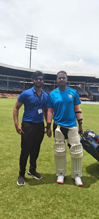 Dr. Shivaji Kolli providing sports medicine care to cricketers (photo 44)