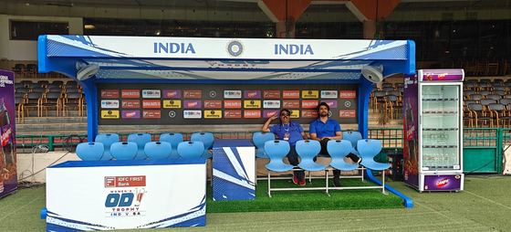 Dr. Shivaji Kolli providing sports medicine care to cricketers (photo 54)