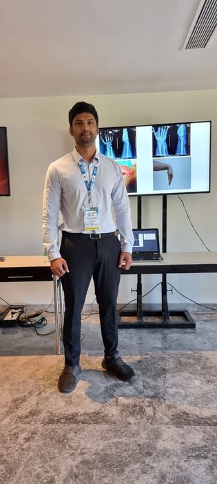 Dr. Shivaji Kolli at an orthopaedic academic event (photo 20)